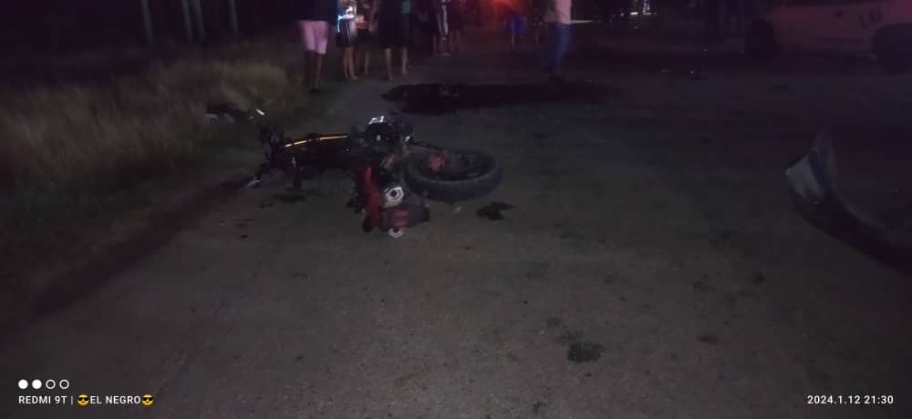 Motorizado pierde la vida en El Macle al chocar contra un Chevrolet Corsa